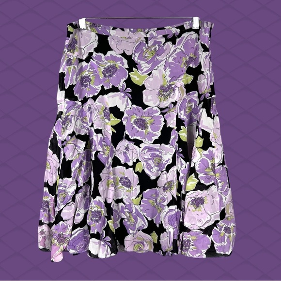 Black Skirt Purple Floral Print Size 10 Rayon A-Line Flared Hem Medium Lined EUC - Picture 3 of 5